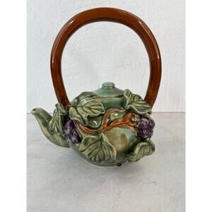 Vintage Ceramic Grape & Grape Vine Tea Pot/ 9 inches long & 8‎ inches wide.